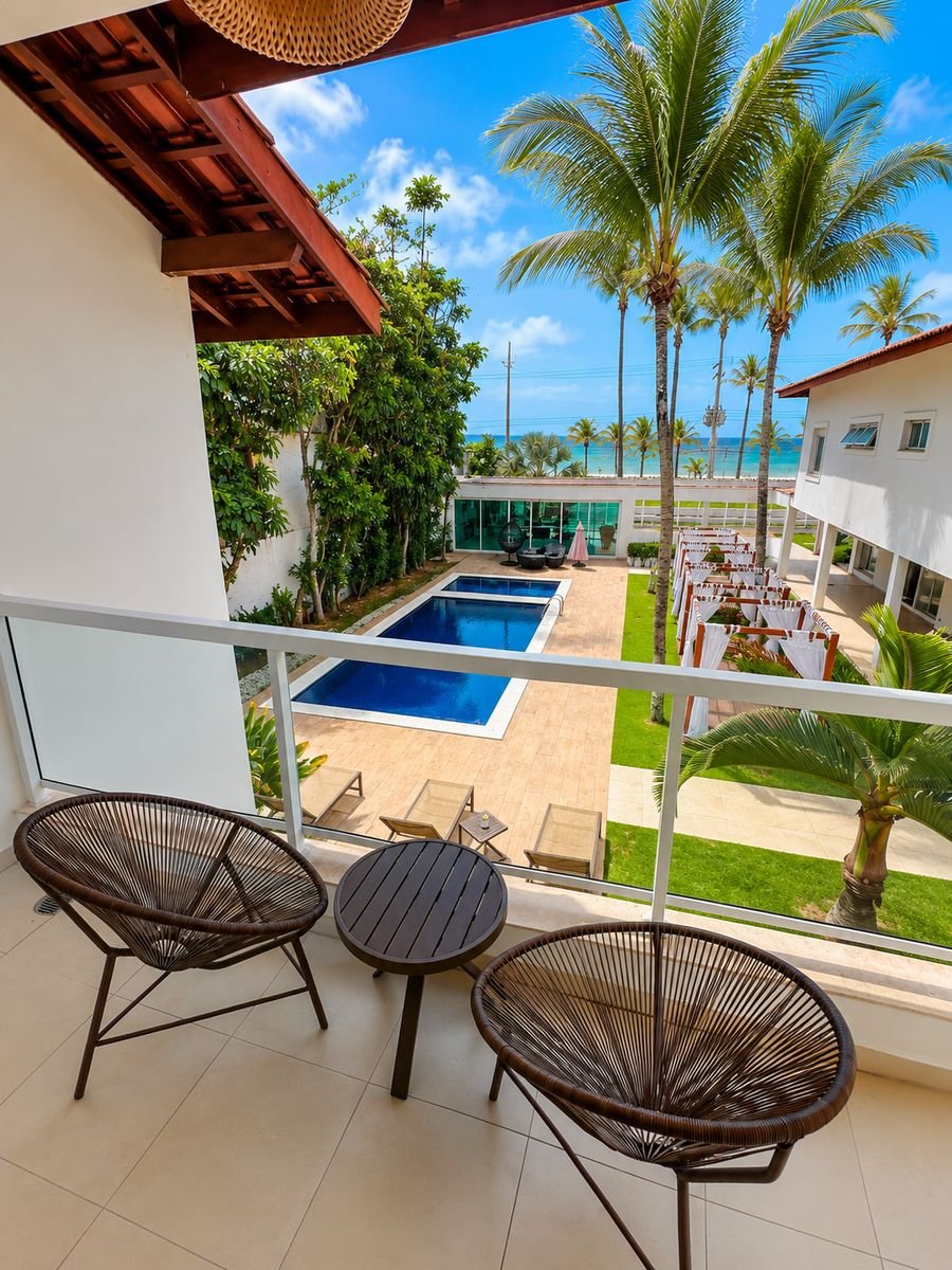 Vista da varanda para a piscina